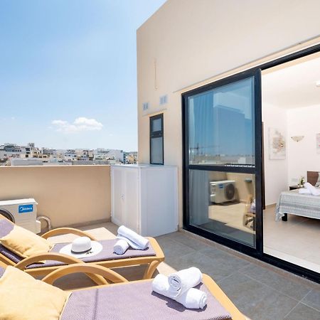 شقة Islet Promenade Seafront Penthouse With Breathtaking Seaviews And Private Hot Tub On The Large Terrace By Getawaysmalta خليج سانت بول المظهر الخارجي الصورة