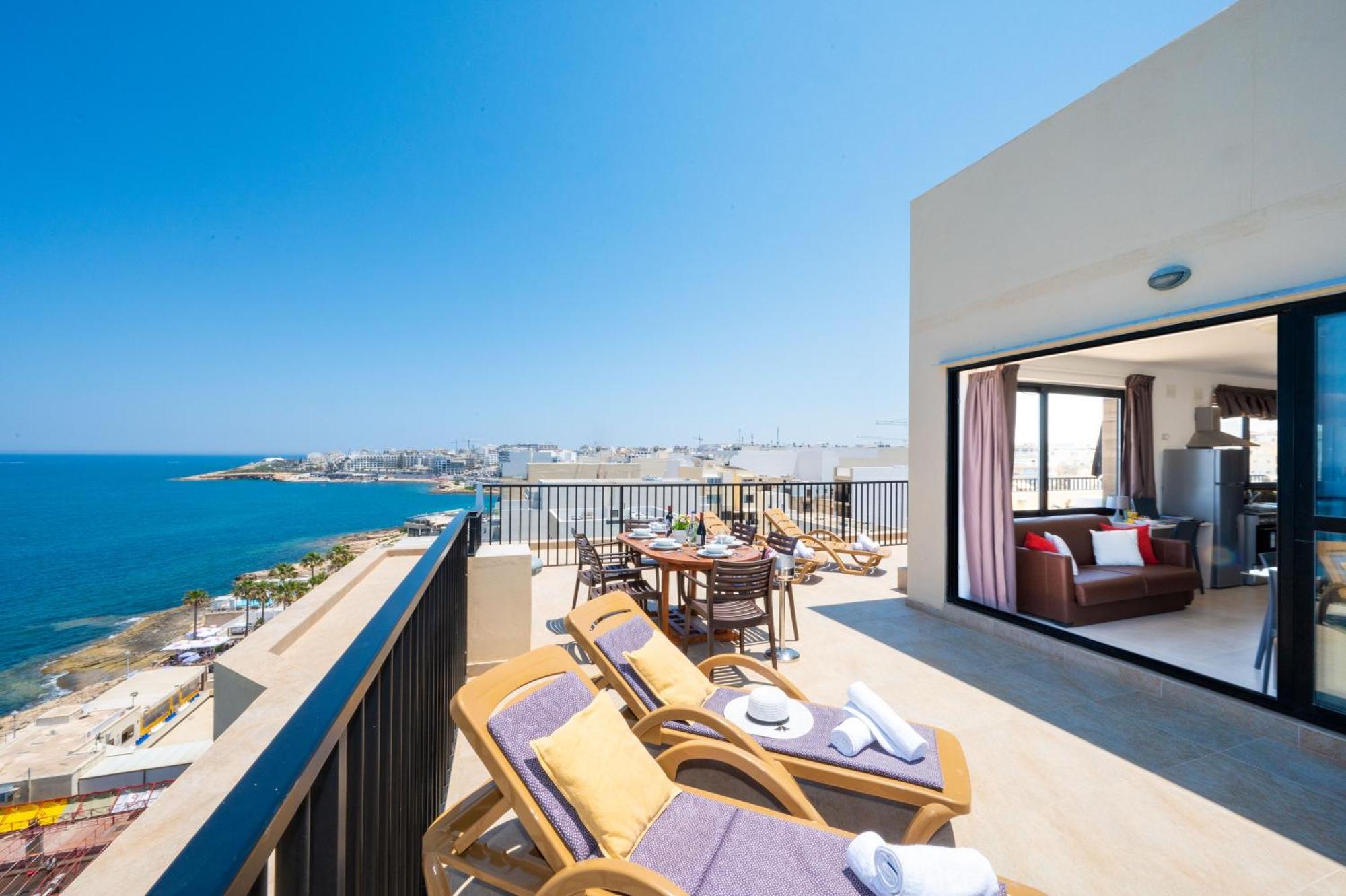 شقة Islet Promenade Seafront Penthouse With Breathtaking Seaviews And Private Hot Tub On The Large Terrace By Getawaysmalta خليج سانت بول المظهر الخارجي الصورة