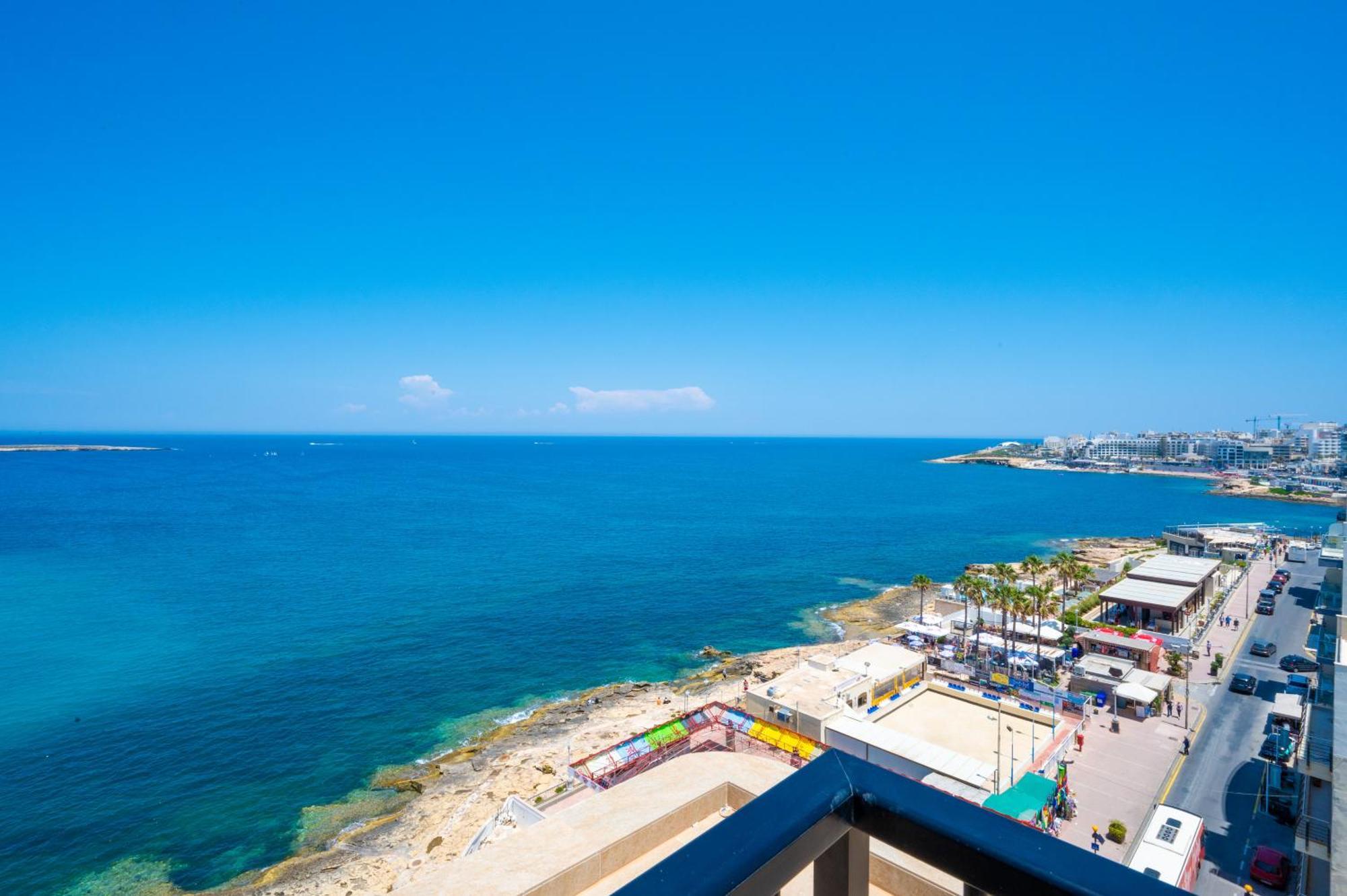 شقة Islet Promenade Seafront Penthouse With Breathtaking Seaviews And Private Hot Tub On The Large Terrace By Getawaysmalta خليج سانت بول المظهر الخارجي الصورة