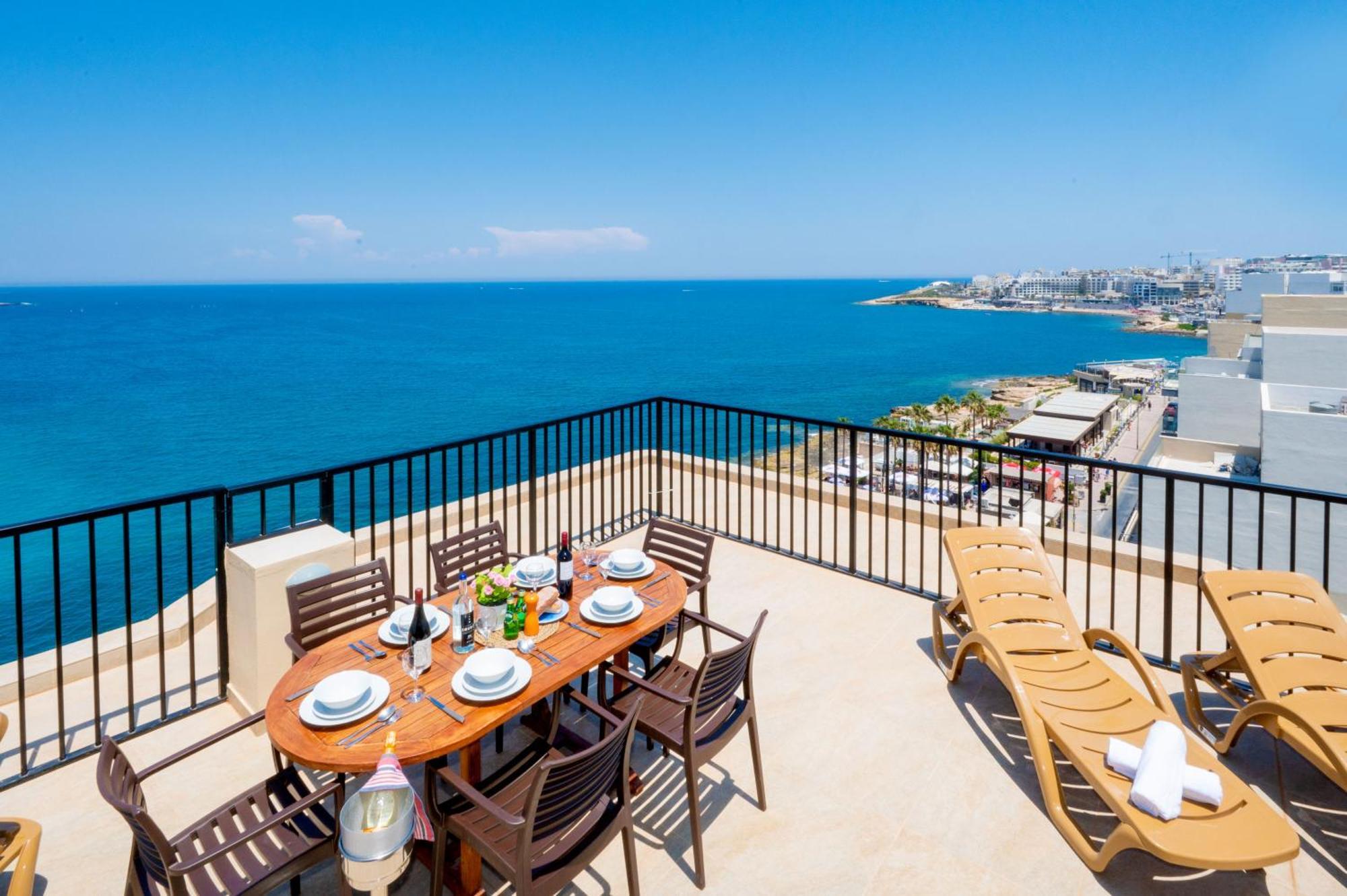 شقة Islet Promenade Seafront Penthouse With Breathtaking Seaviews And Private Hot Tub On The Large Terrace By Getawaysmalta خليج سانت بول المظهر الخارجي الصورة