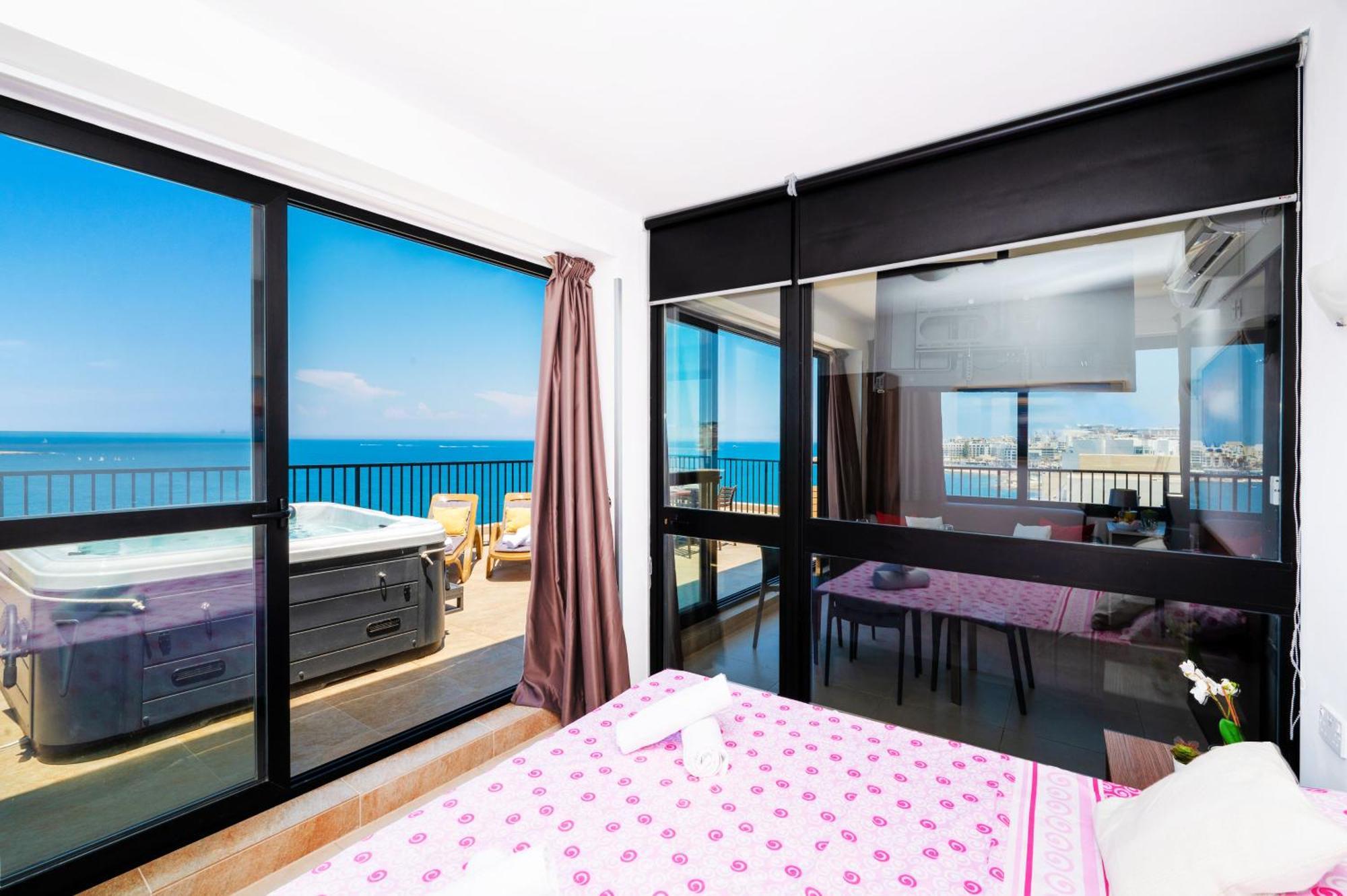 شقة Islet Promenade Seafront Penthouse With Breathtaking Seaviews And Private Hot Tub On The Large Terrace By Getawaysmalta خليج سانت بول المظهر الخارجي الصورة
